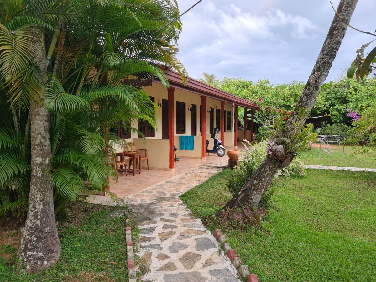 Zum Deutschen Bed & Breakfast Bentota Eksteriør bilde